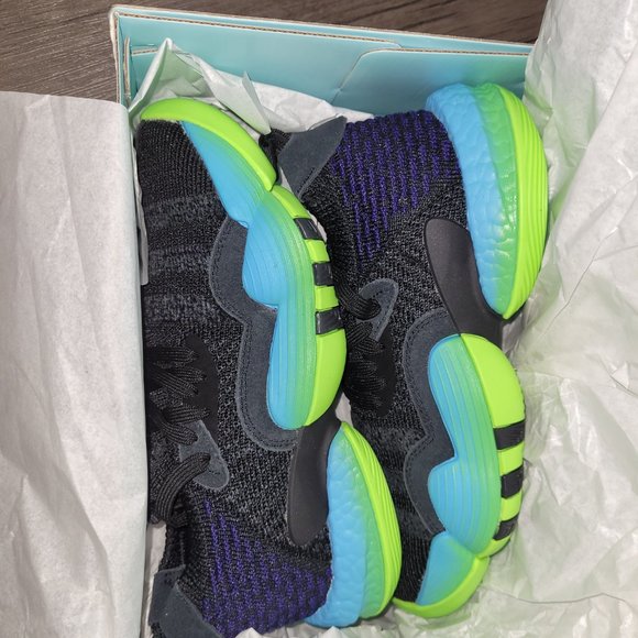 ADIDAS TRAE YOUNG 2.0 BASKETBALL SHOES - Picture 2 of 6